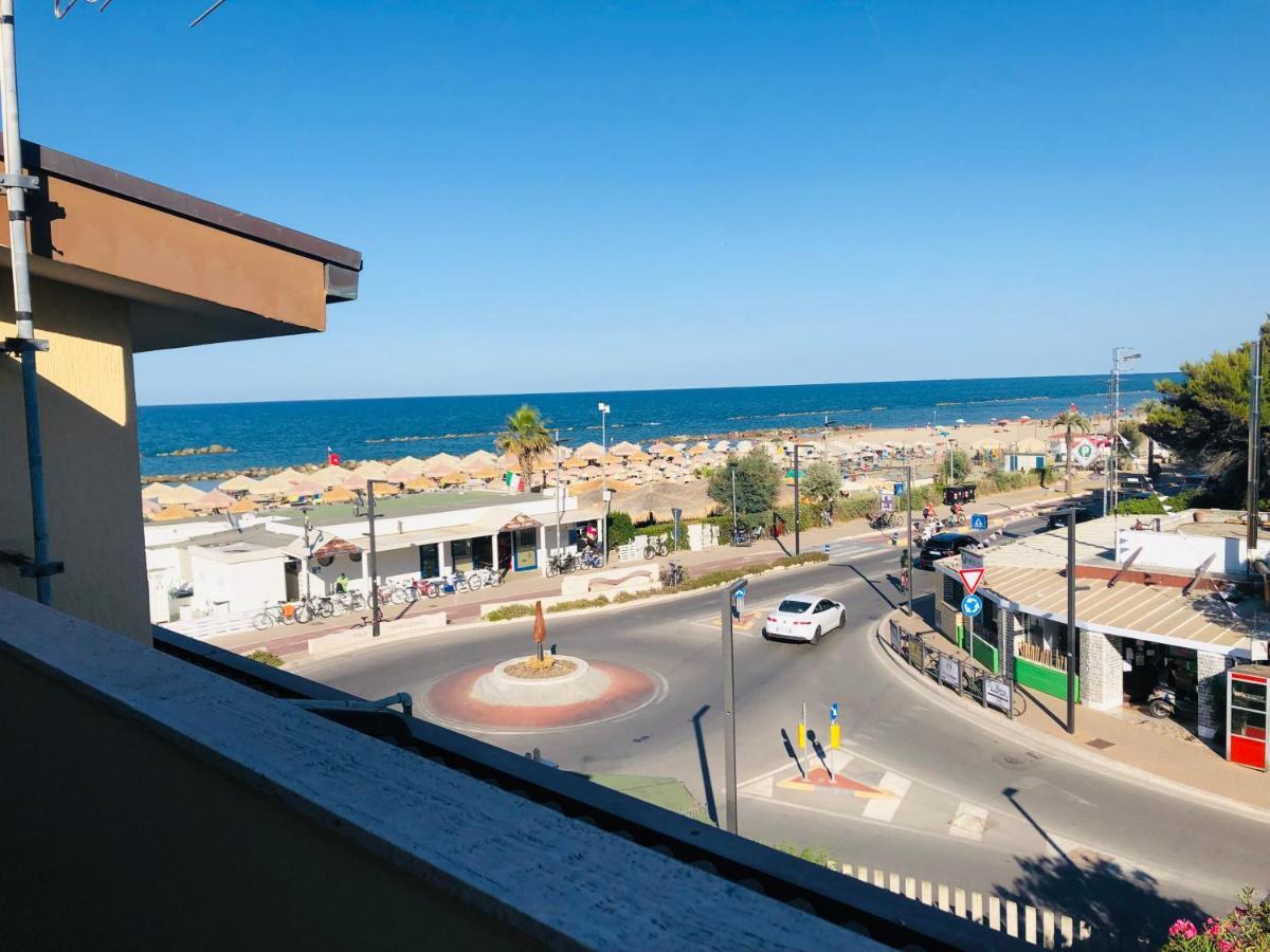 Sunrise Beach House - Sea View Apartman Montesilvano Marina Kültér fotó