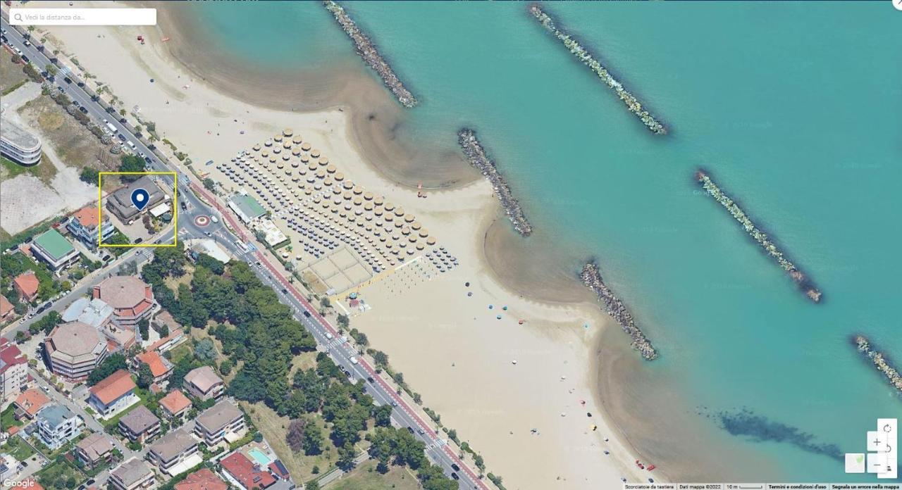 Sunrise Beach House - Sea View Apartman Montesilvano Marina Kültér fotó