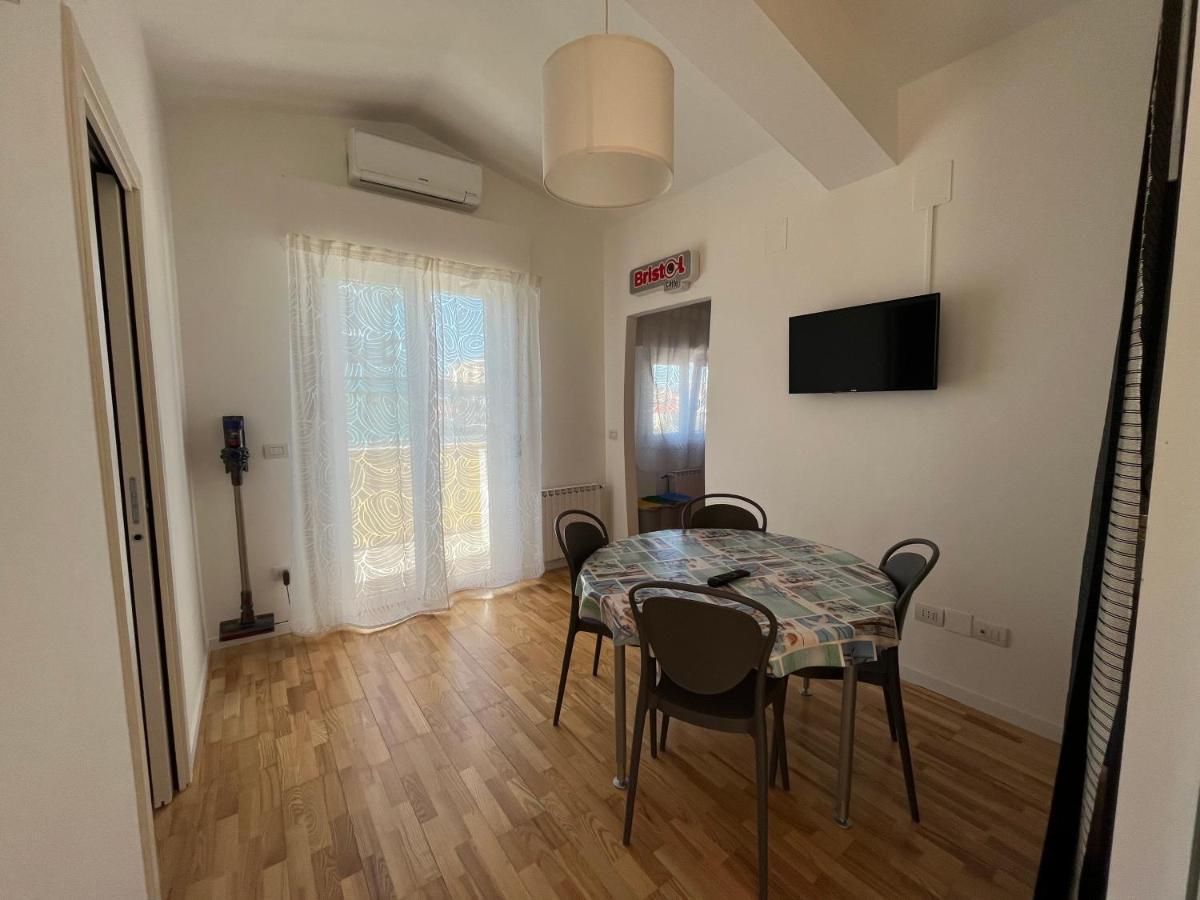 Sunrise Beach House - Sea View Apartman Montesilvano Marina Kültér fotó