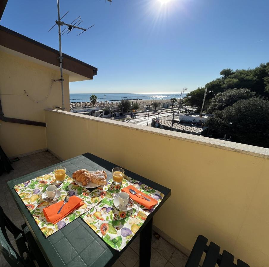 Sunrise Beach House - Sea View Apartman Montesilvano Marina Kültér fotó